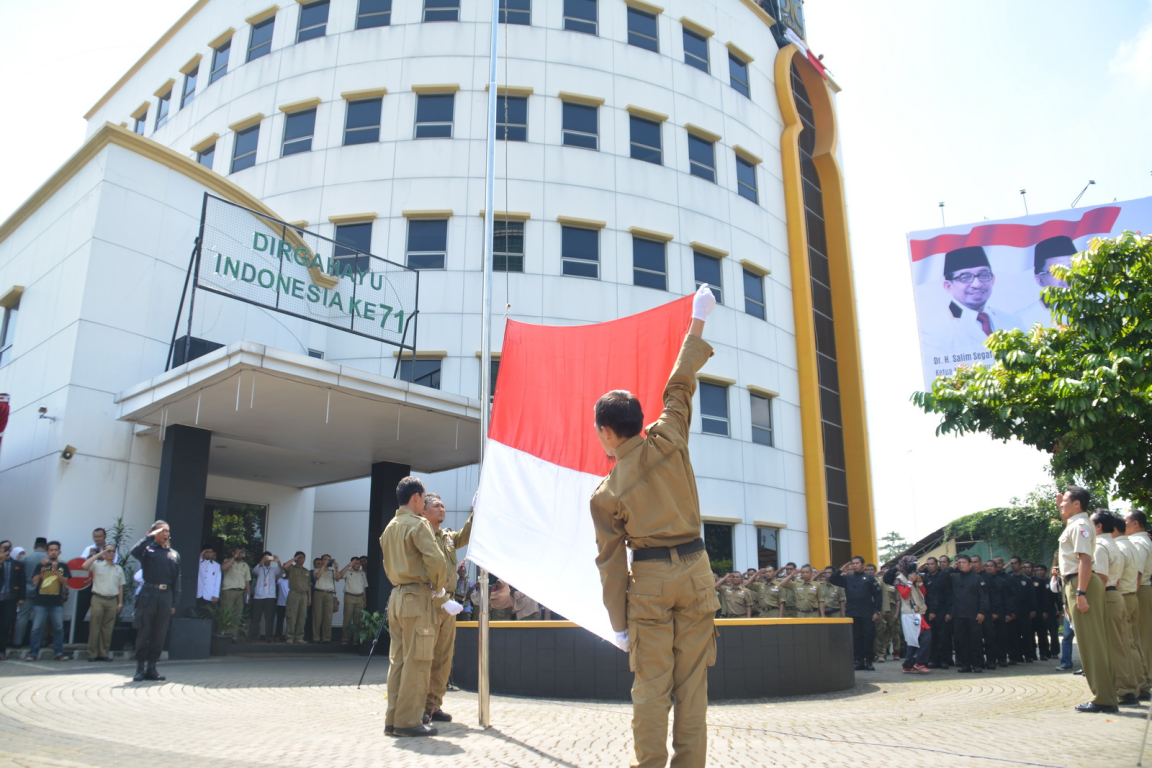 pengibaran-bendera-saat-upacara-kemerdekaan-ri-di-halaman-gedung-dpp-pks